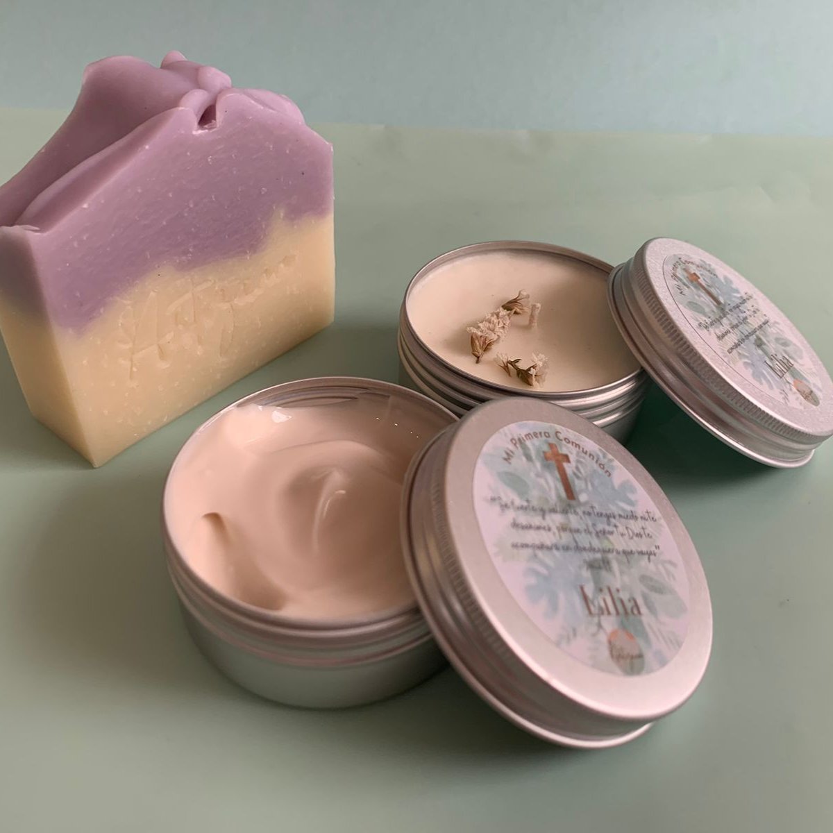 Kit recuerdito en caja: jabón 100g + vela aromática 50g + crema de manos