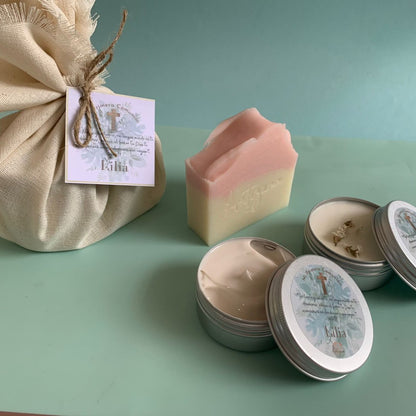 Kit recuerdito en costal yute: jabón 100g + vela aromática 50g + crema de manos