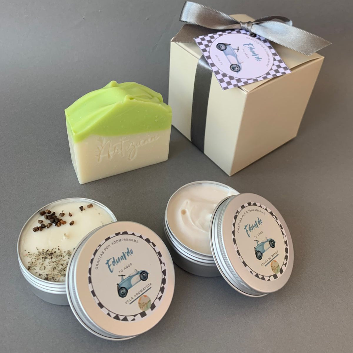 Kit recuerdito en caja: jabón 100g + vela aromática 50g + crema de manos