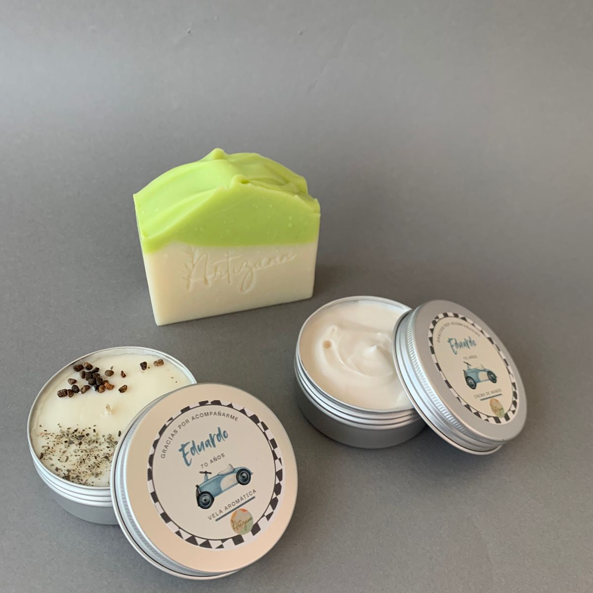 Kit recuerdito en caja: jabón 100g + vela aromática 50g + crema de manos